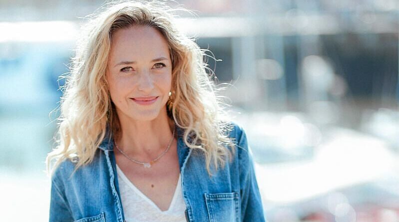 Hélène de Fougerolles parle de son expérience de drogue au théâtre.