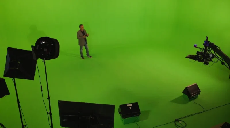 Hollywood adopte le format vertical : épisodes courts et intrigues simples.