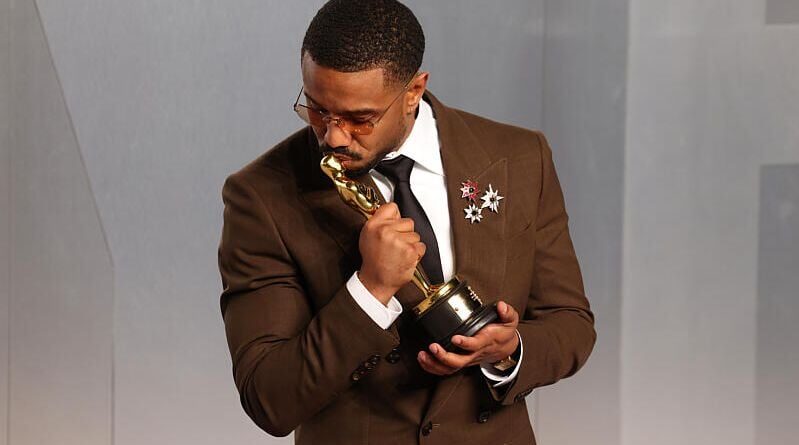 Hollywood célèbre la victoire de Michael B. Jordan aux Oscars.