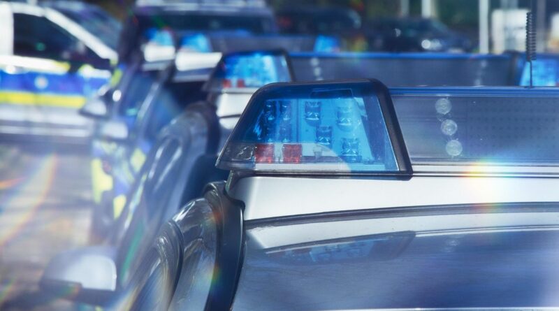 « Ils ont hurlé comme des malades » : policiers fracassent la porte du mauvais logement