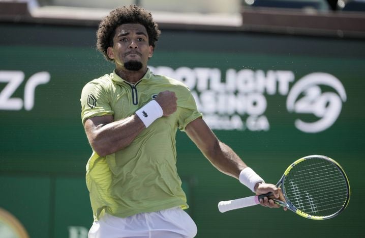 Arthur Fils (FRA) célèbre avec rage sa belle victoire contre le Canadien Félix Auger-Aliassime, mardi à Indian Wells.