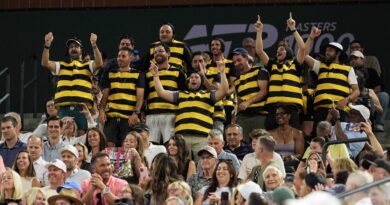 Indian Wells : Carlos Alcaraz s'est déguisé en abeille après sa qualification.