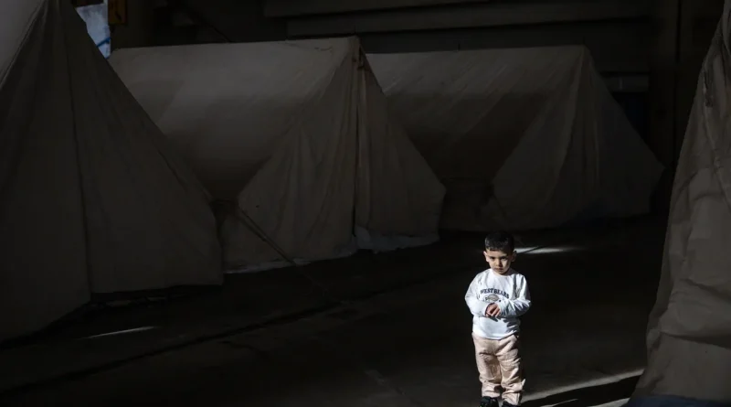 Invasion israélienne du Liban : Karim Emile Bitar analyse une répétition tragique.