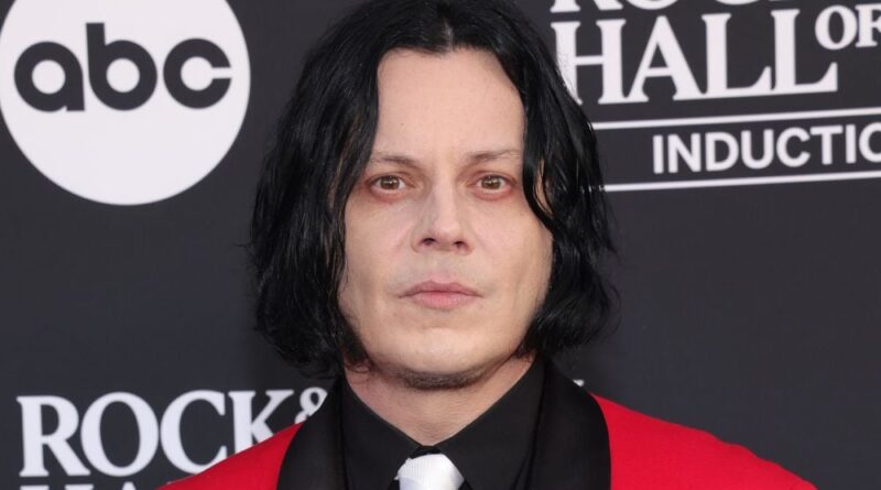 Jack White clarifie ses propos sur Taylor Swift après la polémique.