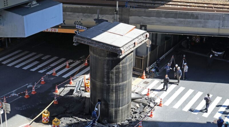 Japon : Un cylindre géant perturbe la circulation de manière mystérieuse.