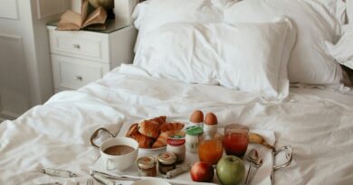 Journée du sommeil : Manger allongé nuit à la digestion ?
