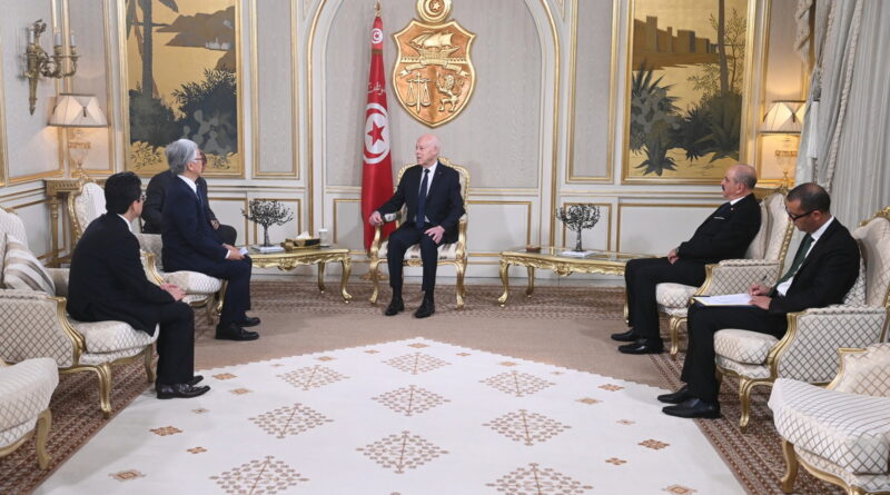 Kaïs Saïed reçoit cinq nouveaux ambassadeurs à Carthage.