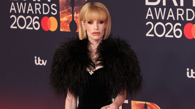 Kelly Osbourne défend sa perte de poids après un deuil.