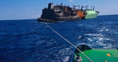 La Libye commence la récupération du méthanier russe endommagé.