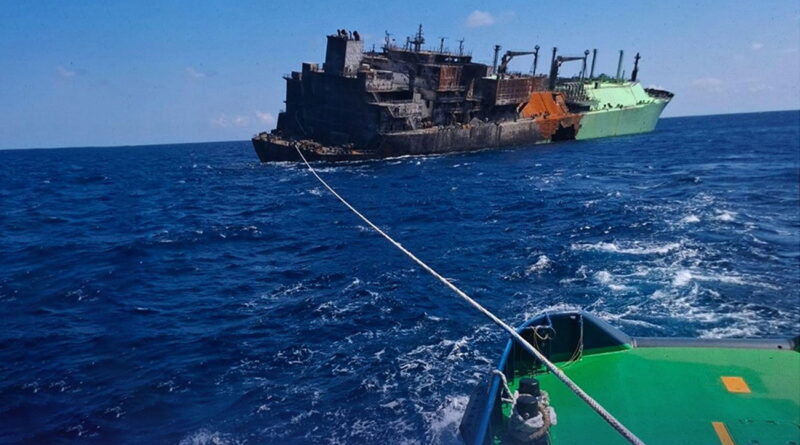 La Libye commence la récupération du méthanier russe endommagé.