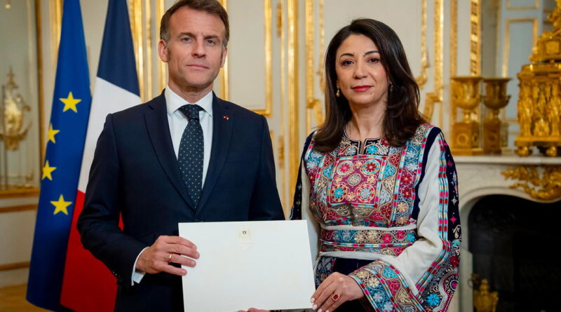 La première ambassadrice de l'État de Palestine en France remet ses lettres de créance.
