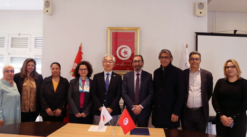 La Tokyo Foundation fait don de 147 ouvrages sur le Japon à l'Université de La Manouba.