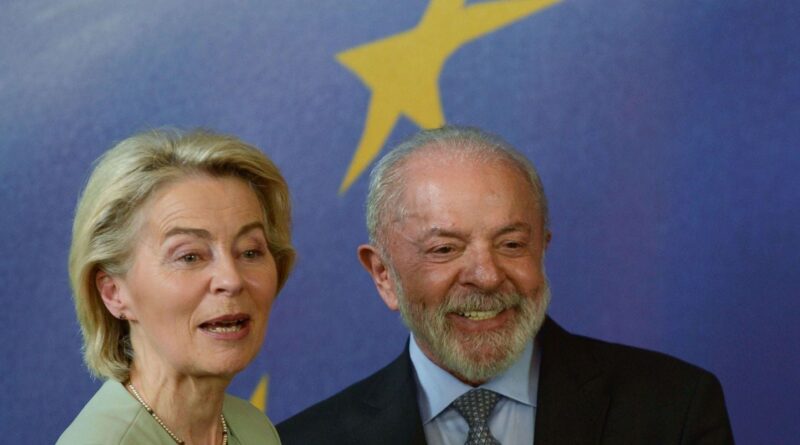 Le Brésil ratifie l’accord UE-Mercosur, craintes françaises persistantes.