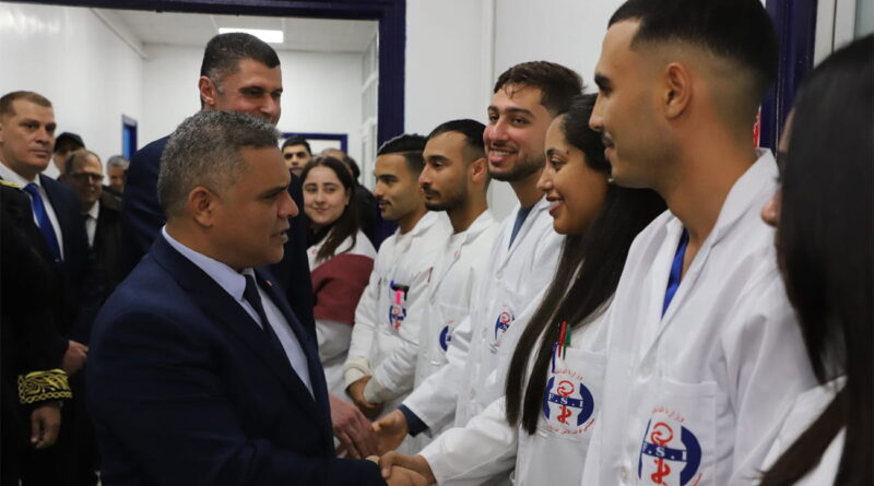 Le ministre de l’Intérieur préside une cérémonie de circoncision pour les enfants des agents de la sécurité.