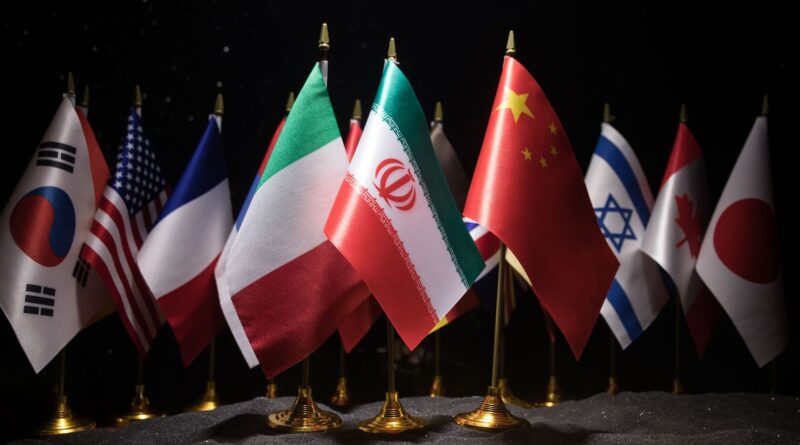 Le monde hésite entre soutien et prudence après les frappes d'Israël et des États-Unis contre l'Iran.