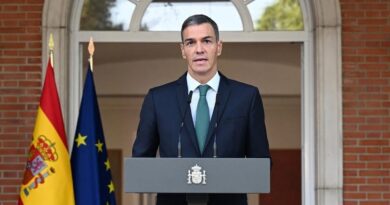 L’Espagne retire officiellement son ambassadeur des territoires occupés.