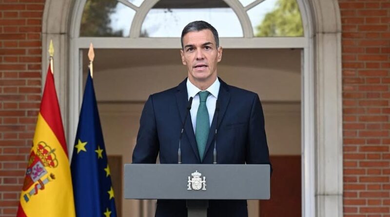 L’Espagne retire officiellement son ambassadeur des territoires occupés.