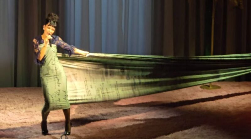 Lily Allen ne réinvente pas la revenge dress avec les factures de son ex-mari.