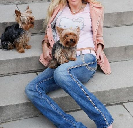 Loana dévoile ses looks très « Côte d’Azur » à la télé