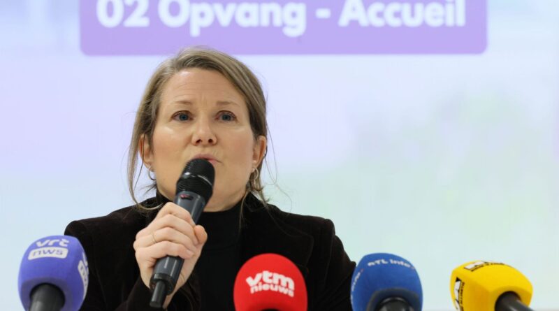 L'Office des étrangers expulse 250 détenus irréguliers plus rapidement.