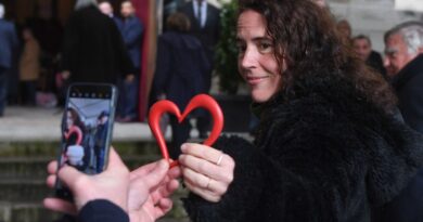 Mazarine Pingeot ne participera pas à une manifestation littéraire en Sarthe.