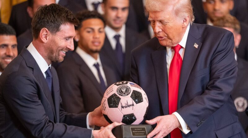 MLS : Donald Trump reçoit Lionel Messi à la Maison-Blanche, « tu n’es pas meilleur que Pelé »