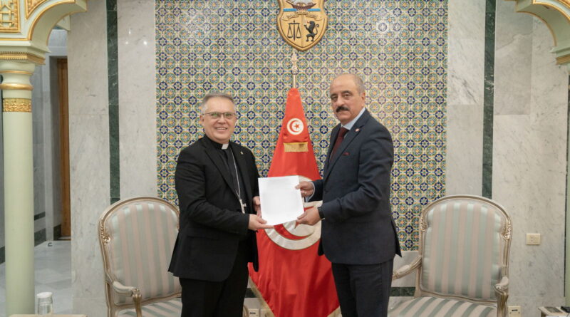 Mohamed Ali Nafti accueille le nouvel ambassadeur du Vatican.