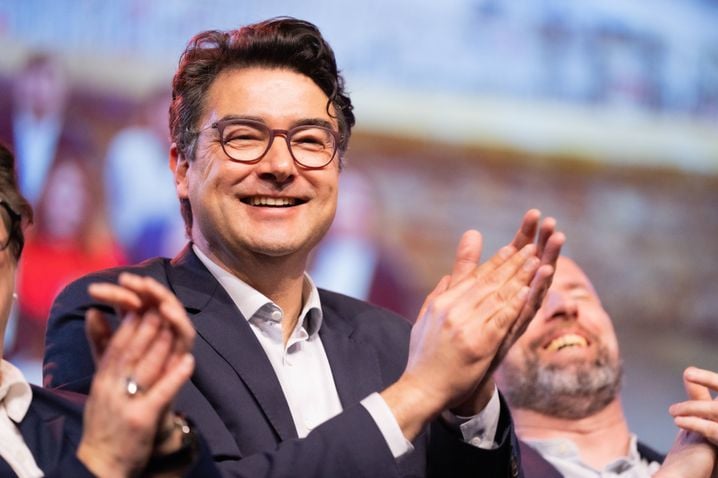 Stéphane Roudaut a été élu maire de Brest dimanche au second tour des élections municipales, battant le maire sortant François Cuillandre.