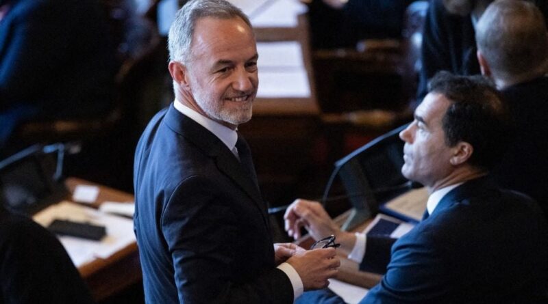 Municipales 2026 à Paris : Emmanuel Grégoire élu maire, le combat commence.