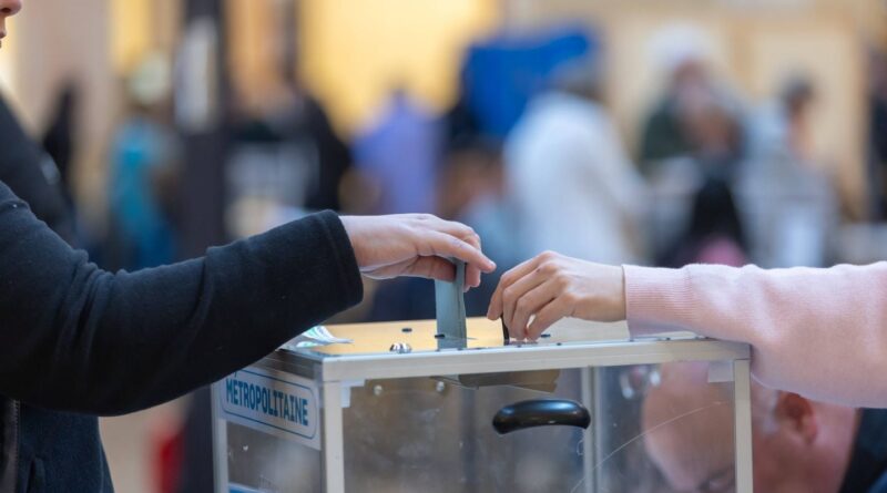 Municipales 2026 : Tensions à gauche, sept communes à égalité parfaite.