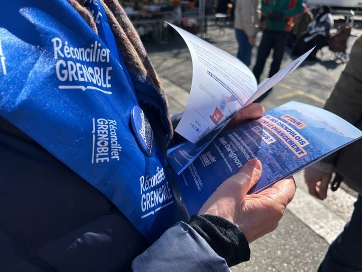 Pour les militants et candidats de la liste d'Alain Carignon, il n'y a pas de doute, l'ancien maire est le seul à pouvoir redresser Grenoble.