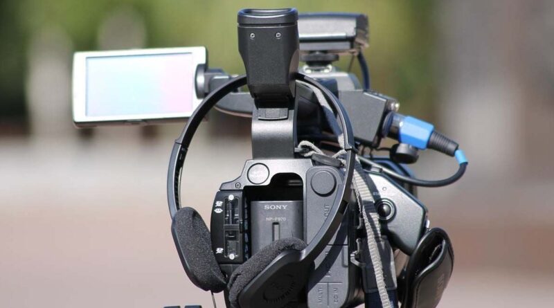 Nastya Golubeva chute lourdement à la télé à cause d'un rail « hypertraître »