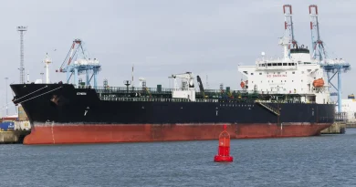 Navire fantôme arraisonné par la Belgique : 45 infractions, capitaine russe confiné.