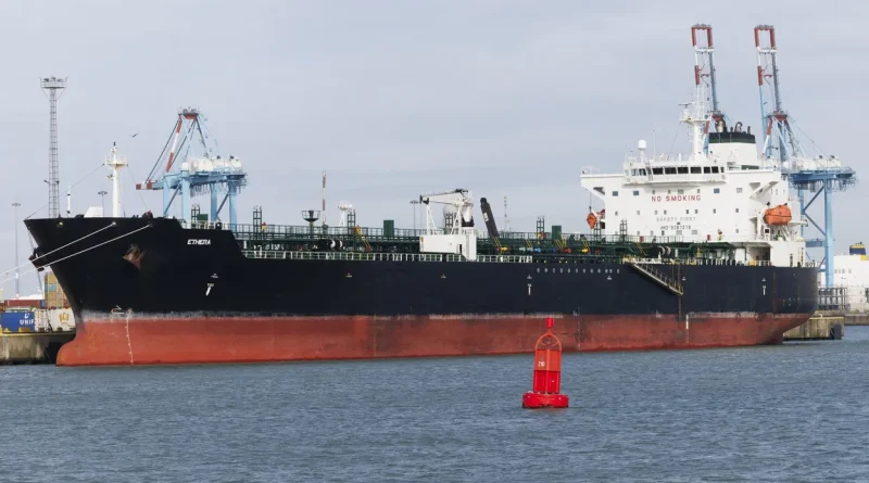 Navire fantôme arraisonné par la Belgique : 45 infractions, capitaine russe confiné.