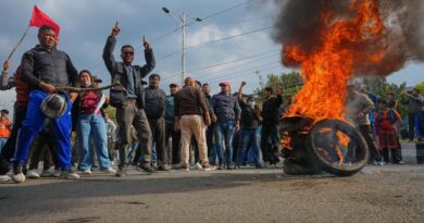 Népal : Jugement de l'ex-Premier ministre, arrestation d'un ancien ministre