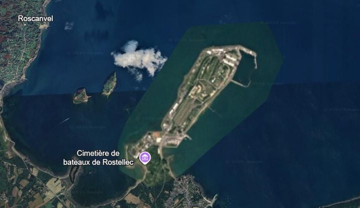 Sur Google Earth, la base de l'Ile Longue, site hautement sensible, est floutée.