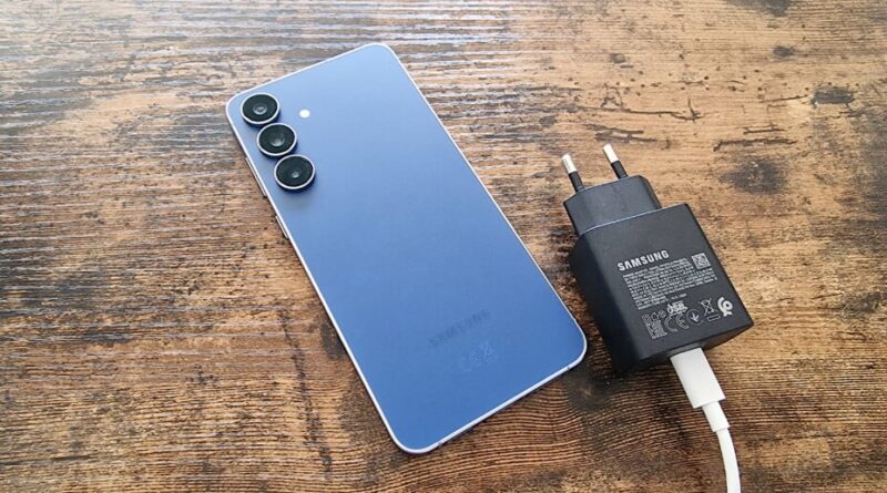 OnePlus 15R ou Samsung Galaxy S25 FE : quel haut de gamme choisir ?