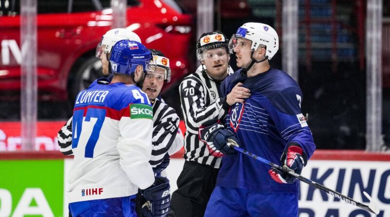 Pierre Crinon, exclu des JO, liste ses victimes sur un déguisement.