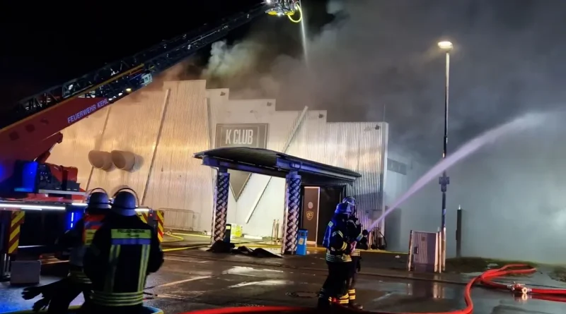 Plus de 700 personnes évacuées d'une discothèque en feu en Allemagne