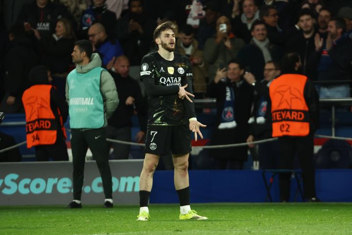Khvicha Kvaratskhelia a fait honneur à sa célébration « Ice in my veins », mercredi au Parc des Princes, en inscrivant un doublé déterminant au meilleur moment contre Chelsea (86e et 90e+4).