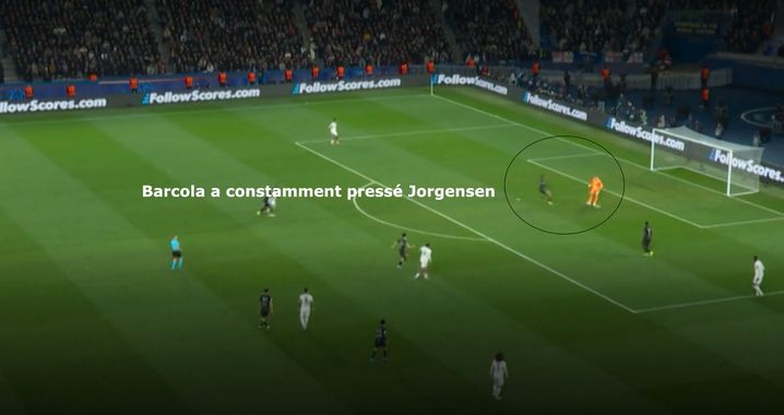 Le pressing de Barcola s'est intensifié en seconde période, mais le Parisiens gênait déjà Jorgensen en première mi-temps.