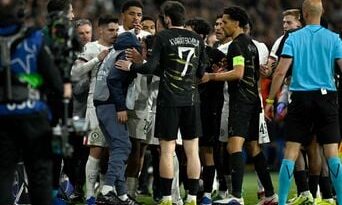 PSG - Chelsea : Pedro Neto donne son maillot au ramasseur de balles bousculé