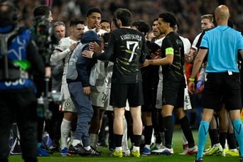 PSG - Chelsea : Pedro Neto donne son maillot au ramasseur de balles bousculé