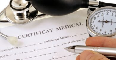 QRÂ : Un travailleur malade ne reçoit pas son C4 médical avant six mois.