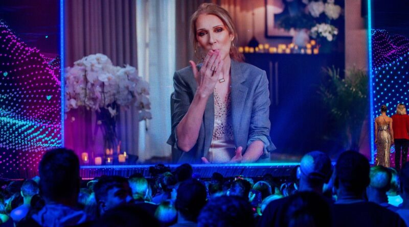 Rêve éveillé ou anxiété, les fans de Céline Dion attendent Paris.