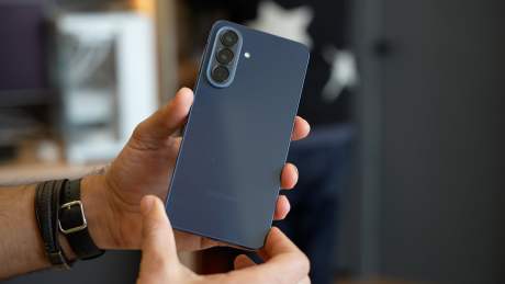 Samsung Galaxy A57 // Source : Alexis Grandgirard - Frandroid