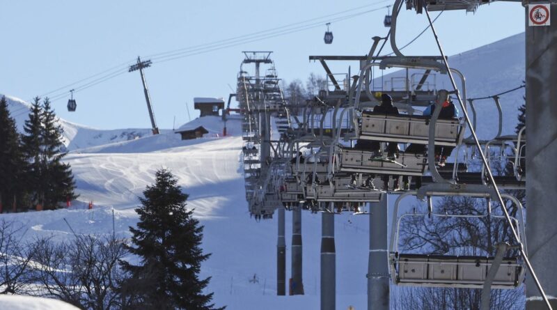 Savoie : Un snowboarder hors-piste ne survit pas à une chute de 100 mètres