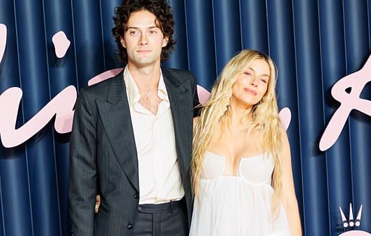 Sienna Miller, 44 ans, assume sa troisième grossesse sans complexe.