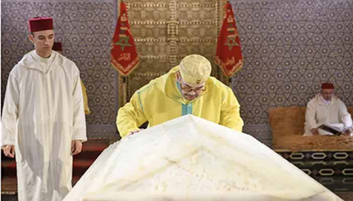 SM le Roi rend hommage à Feu SM le Roi Mohammed V