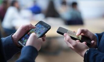 Smartphones : Le marché de l'occasion explose, sommes-nous éco-consommateurs ?
